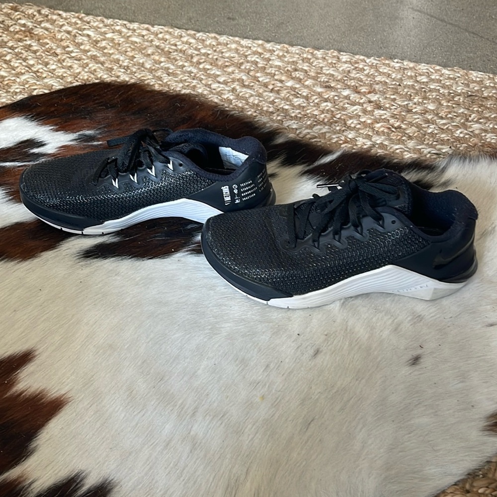 Women’s size 6 Nike Metcon5